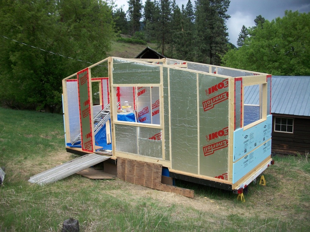 Pete s 125 Sq Ft Tiny House On Wheels In British Columbia - 125 SQ FT Tiny House Plans